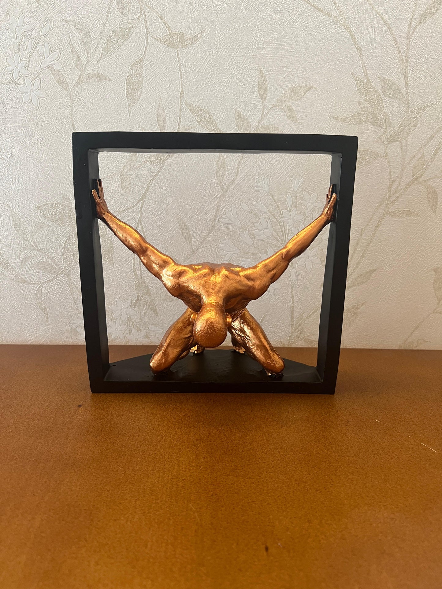 Abstract Man Holding Frame Sculpture, Framed Male Figure Statue, Modern Minimalist Human Sculpture, Abstract Human Sculpture, Human Statue