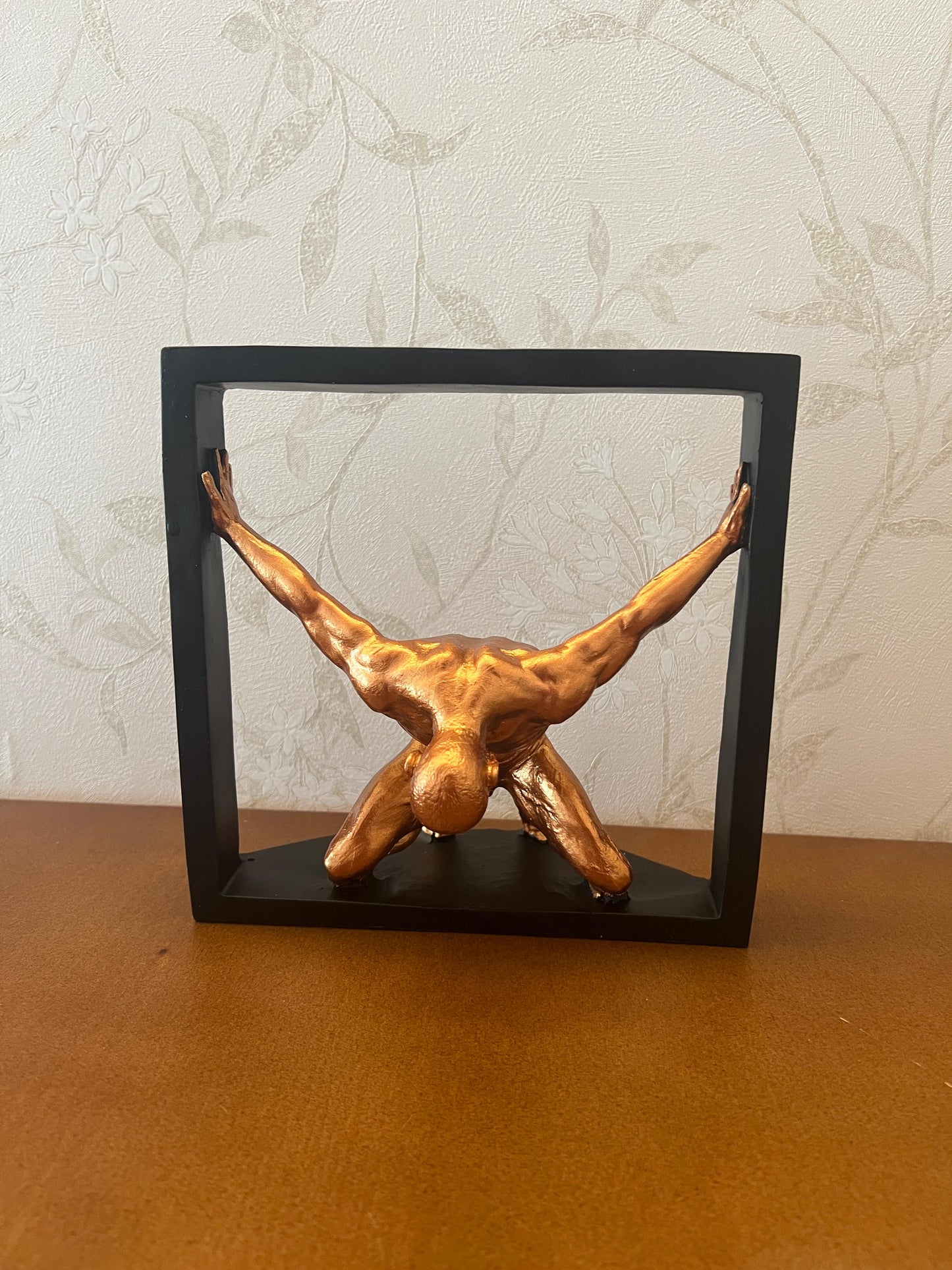 Abstract Man Holding Frame Sculpture, Framed Male Figure Statue, Modern Minimalist Human Sculpture, Abstract Human Sculpture, Human Statue