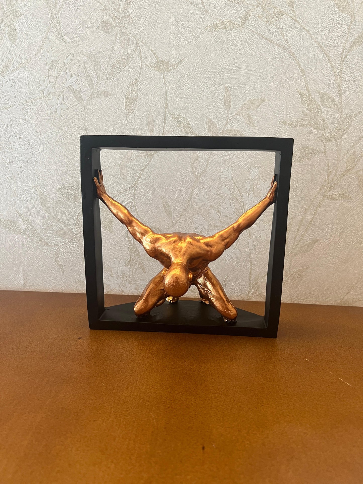 Abstract Man Holding Frame Sculpture, Framed Male Figure Statue, Modern Minimalist Human Sculpture, Abstract Human Sculpture, Human Statue