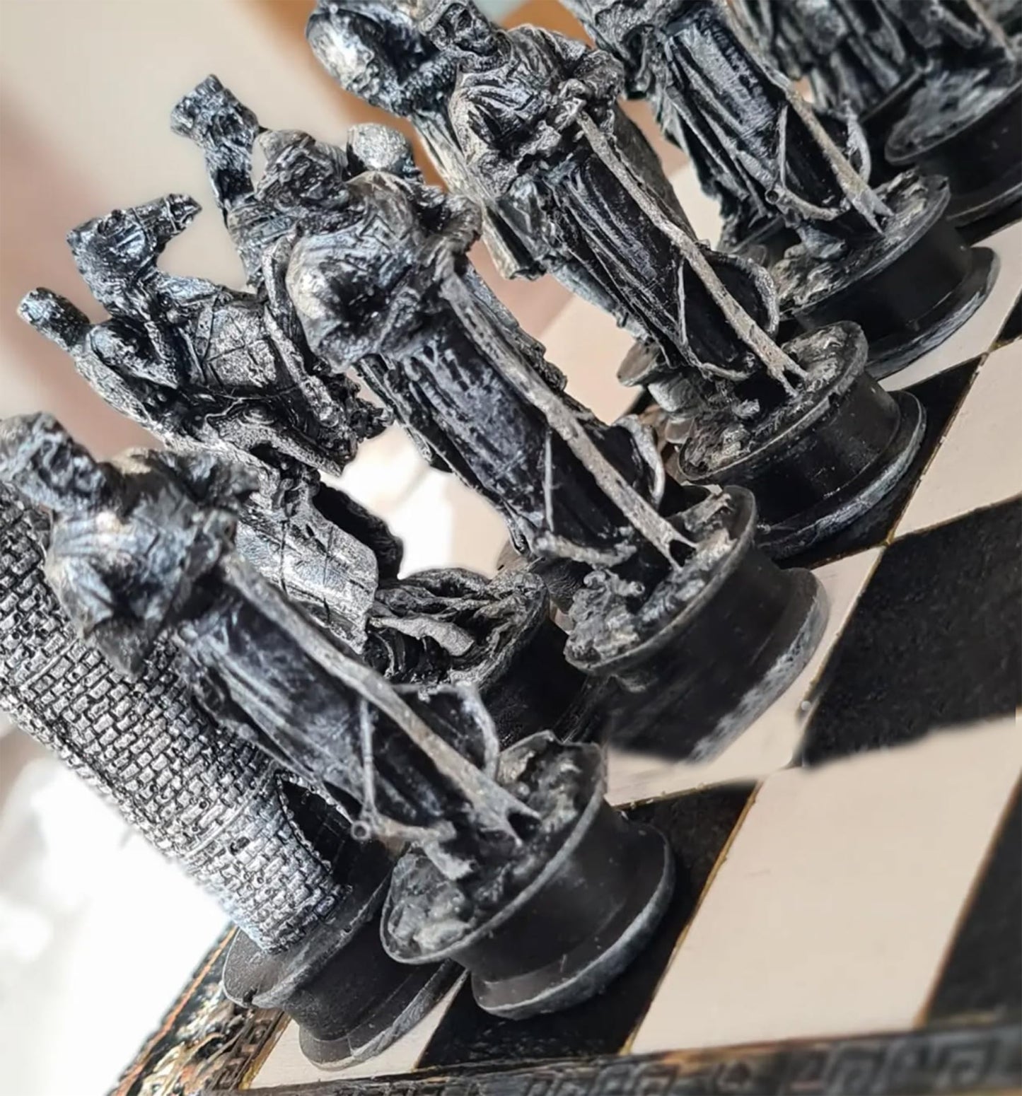Historical Chess Set with Decorative Board, Medieval Chess Set with Detailed Warrior Pieces, Antique Look Chess Set with Medieval Figures