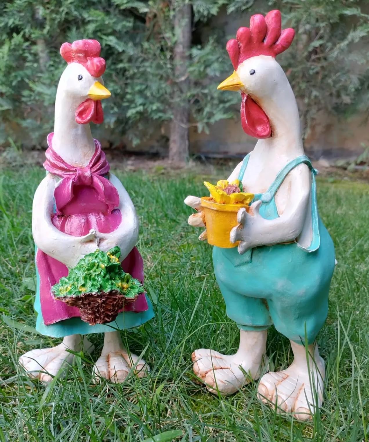 Farmhouse Chicken Decor, Charming Rooster and Hen Figurines Holding Flowers, Flower Holding Rooster, Cute Chicken Statues, Chicken Statue, Cockerel Decor, Cockerel Statue