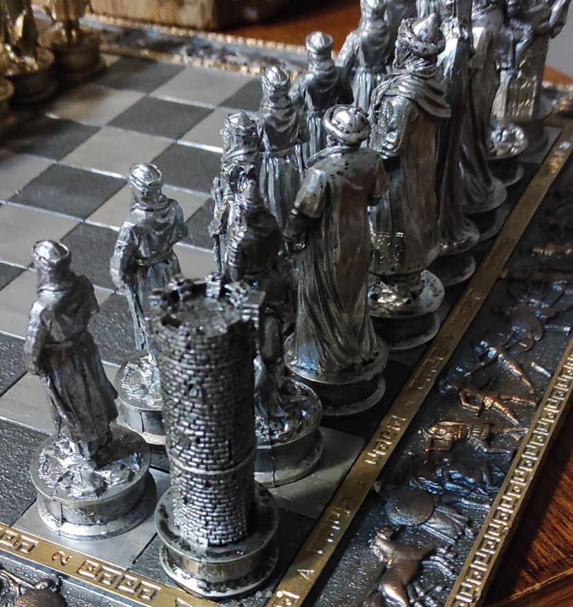 Historical Chess Set with Decorative Board, Medieval Chess Set with Detailed Warrior Pieces, Antique Look Chess Set with Medieval Figures