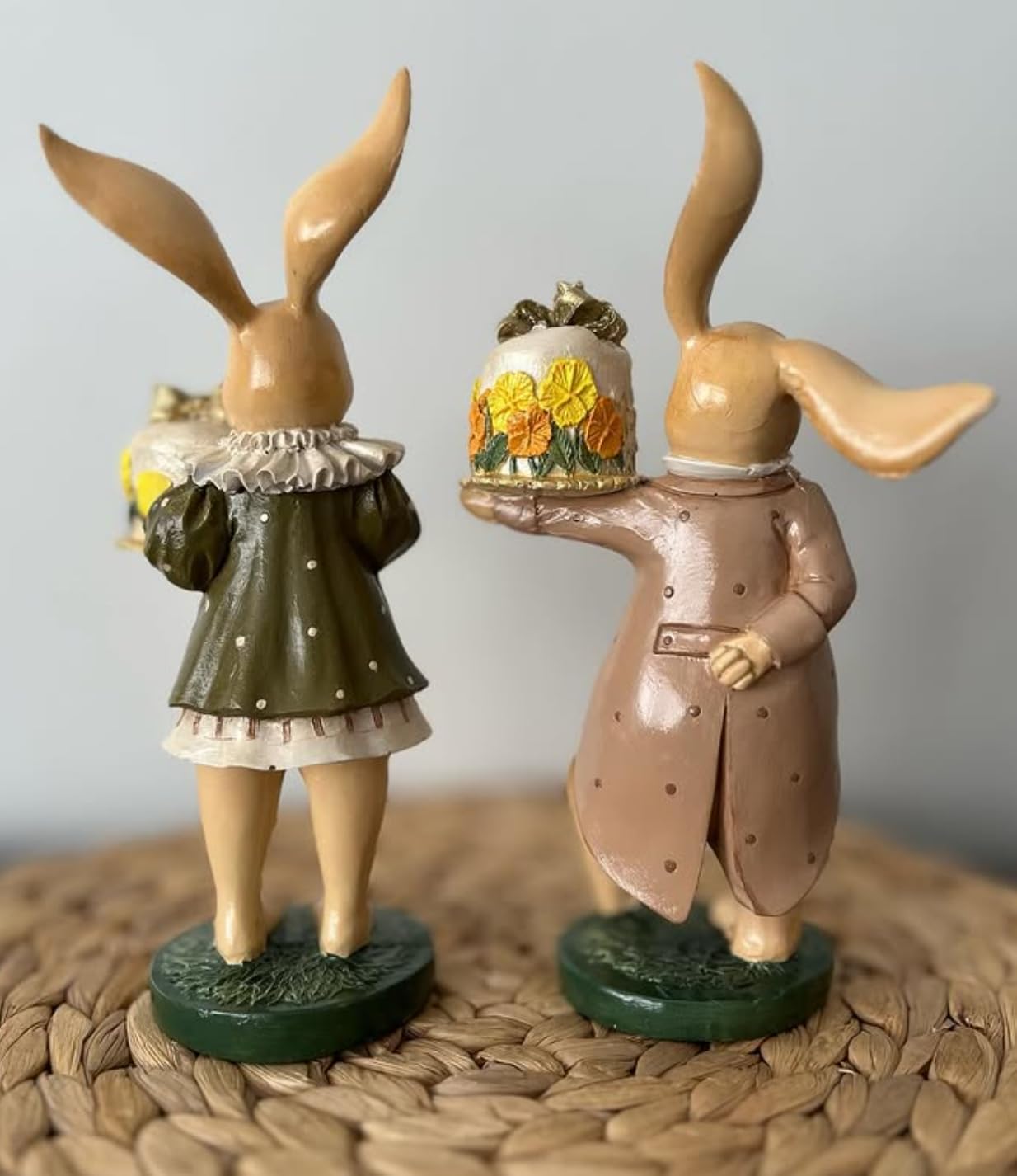 Set of 2 Rabbit Figurines Holding Cake, Adorable Bunny Dessert Statues, Rabbit Cake Figurine, Bunny Holding Cake, Bunny Statue, Rabbit Decor, Rabbit Statue, Bunny Decor