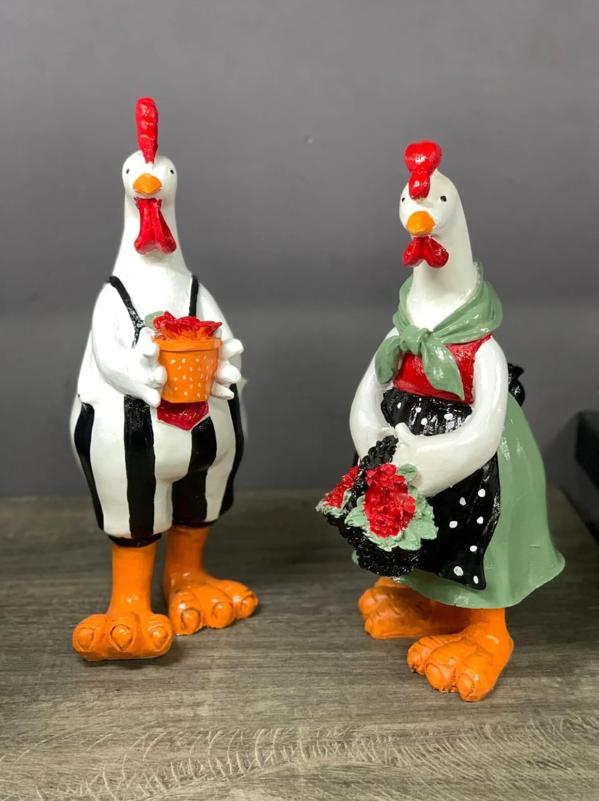 Farmhouse Chicken Decor, Charming Rooster and Hen Figurines Holding Flowers, Flower Holding Rooster, Cute Chicken Statues, Chicken Statue, Cockerel Decor, Cockerel Statue