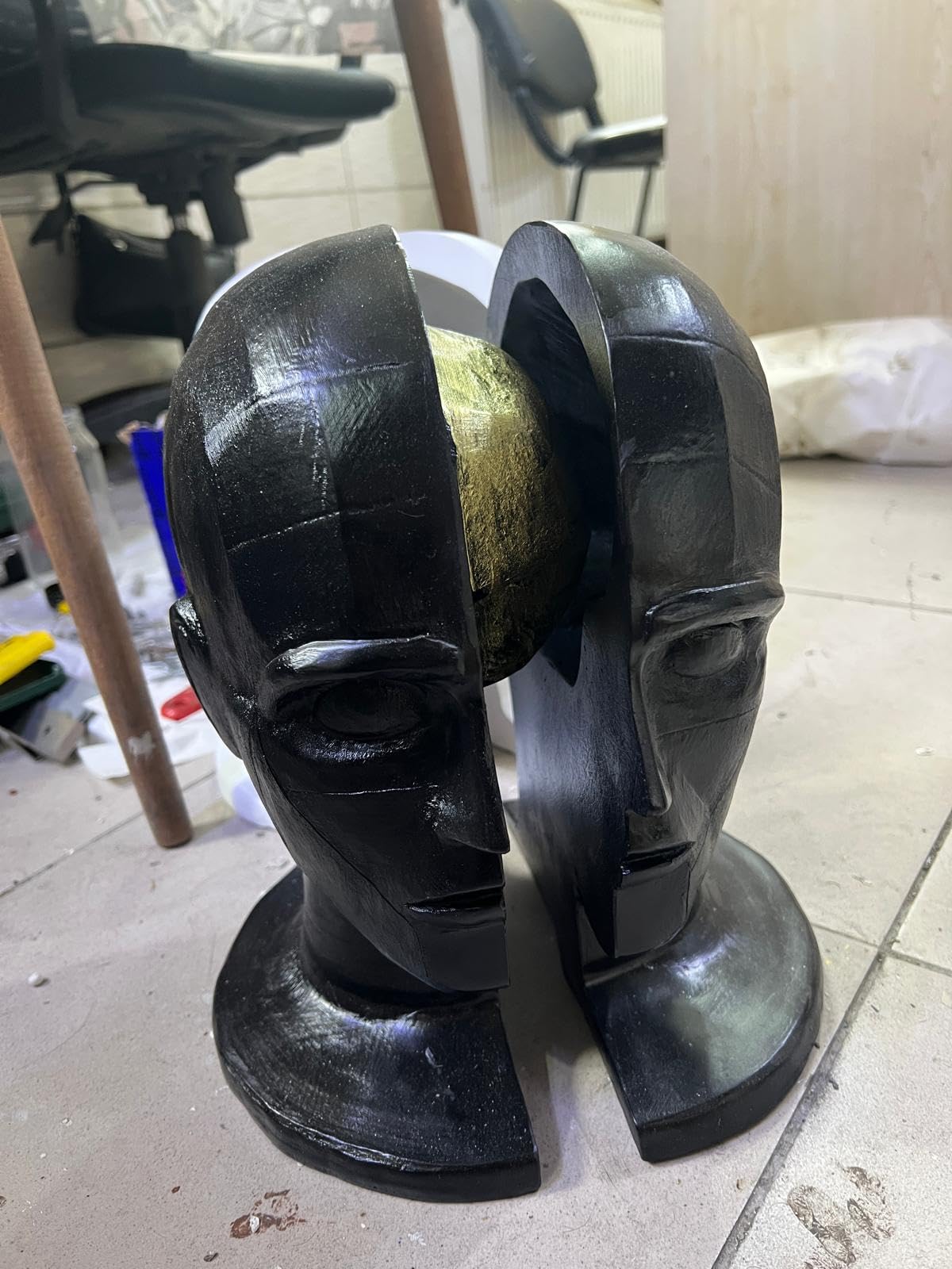 Abstrakte Gesichtsskulptur, Geometrische Kunstbüste Dekor, Geteilte Menschenkopfstatue, Künstlerisches Dekor mit zwei Gesichtern, Gesichtsskulptur, Gesichtsfigur, Gesichtsdekor, Gesichtsstatue, Gesichtsobjekte