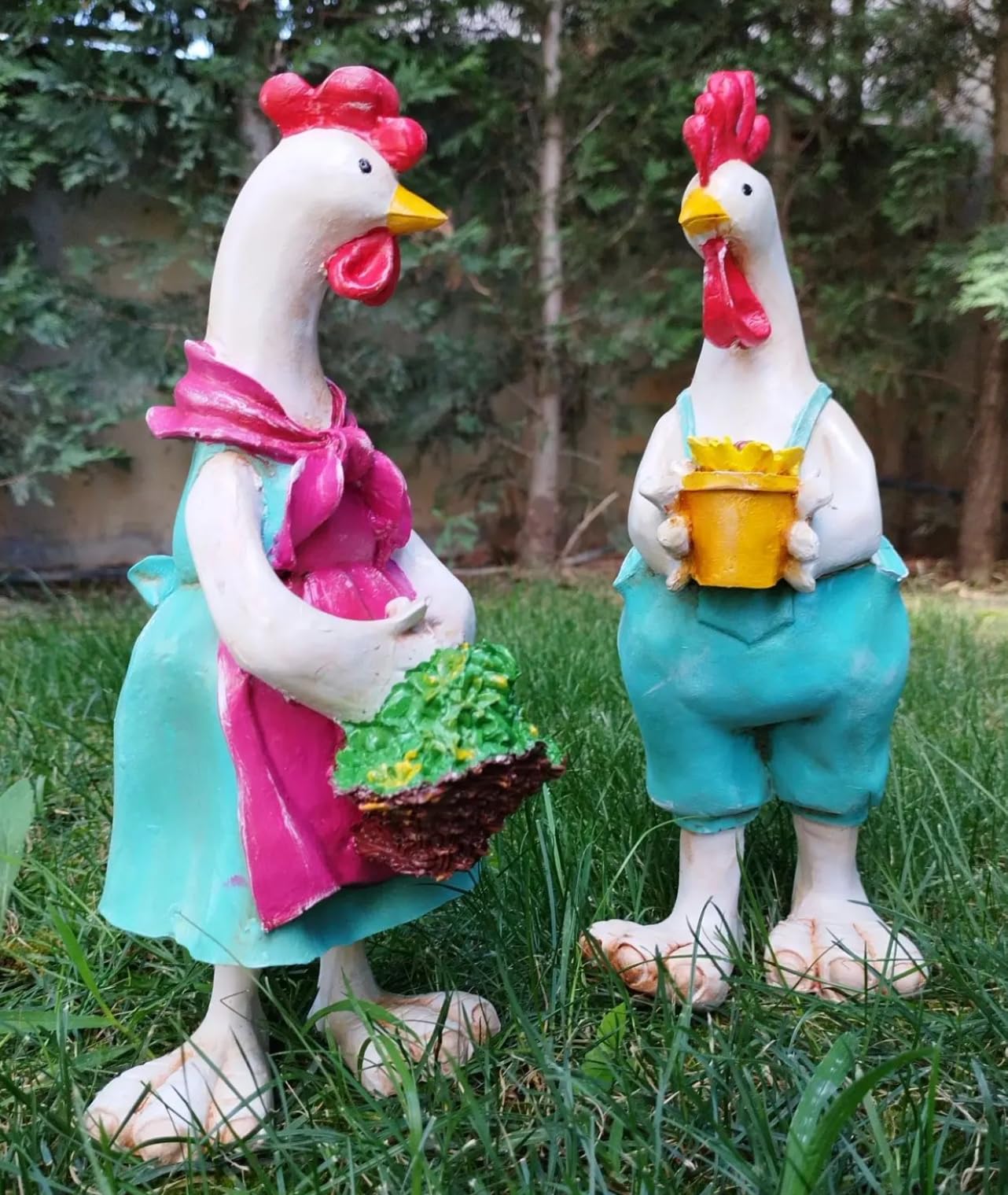 Farmhouse Chicken Decor, Charming Rooster and Hen Figurines Holding Flowers, Flower Holding Rooster, Cute Chicken Statues, Chicken Statue, Cockerel Decor, Cockerel Statue