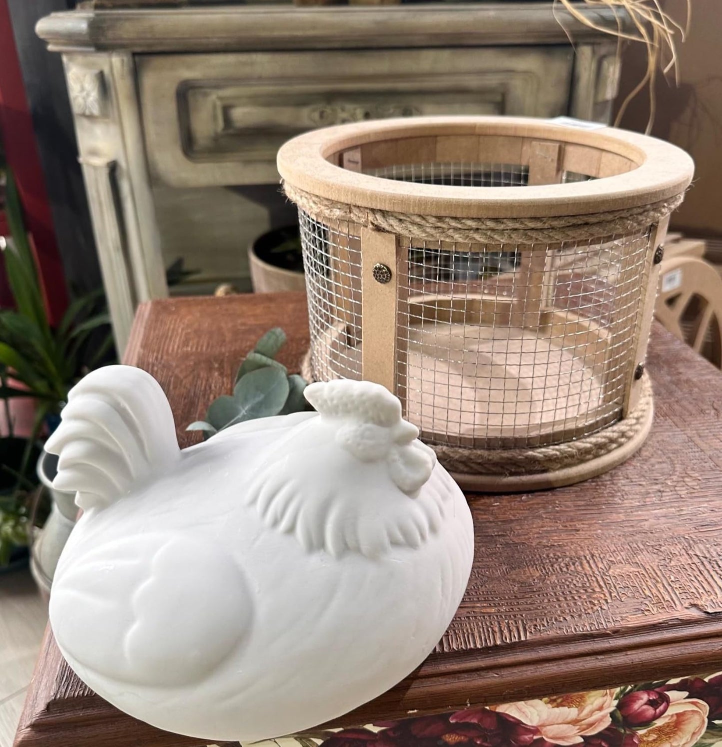 Farmhouse Chicken Egg Basket, Handmade Chicken Egg Holder Cage, Rooster Kitchen Decor, Chicken Wire Egg Storage, Hen Egg Holder