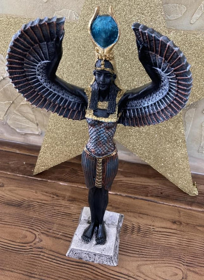 Ägyptische Isis-Statue mit offenen Flügeln, Ägyptische Isis-Statue mit Flügeln, Isis-Statue mit offenen Flügeln, Isis-Statue aus Polyester