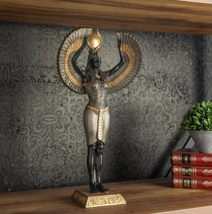 Ägyptische Isis-Statue mit offenen Flügeln, Ägyptische Isis-Statue mit Flügeln, Isis-Statue mit offenen Flügeln, Isis-Statue aus Polyester
