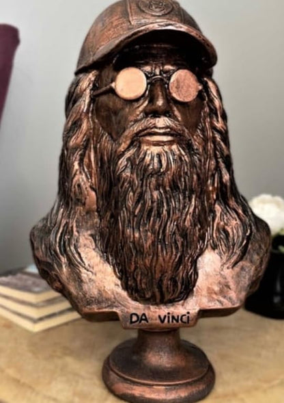 Statua moderna di busto di Da Vinci con berretto e occhiali, Statua di busto di Da Vinci, Busto di Da Vinci, Testa di Da Vinci in poliestere, Scultura di Da Vinci