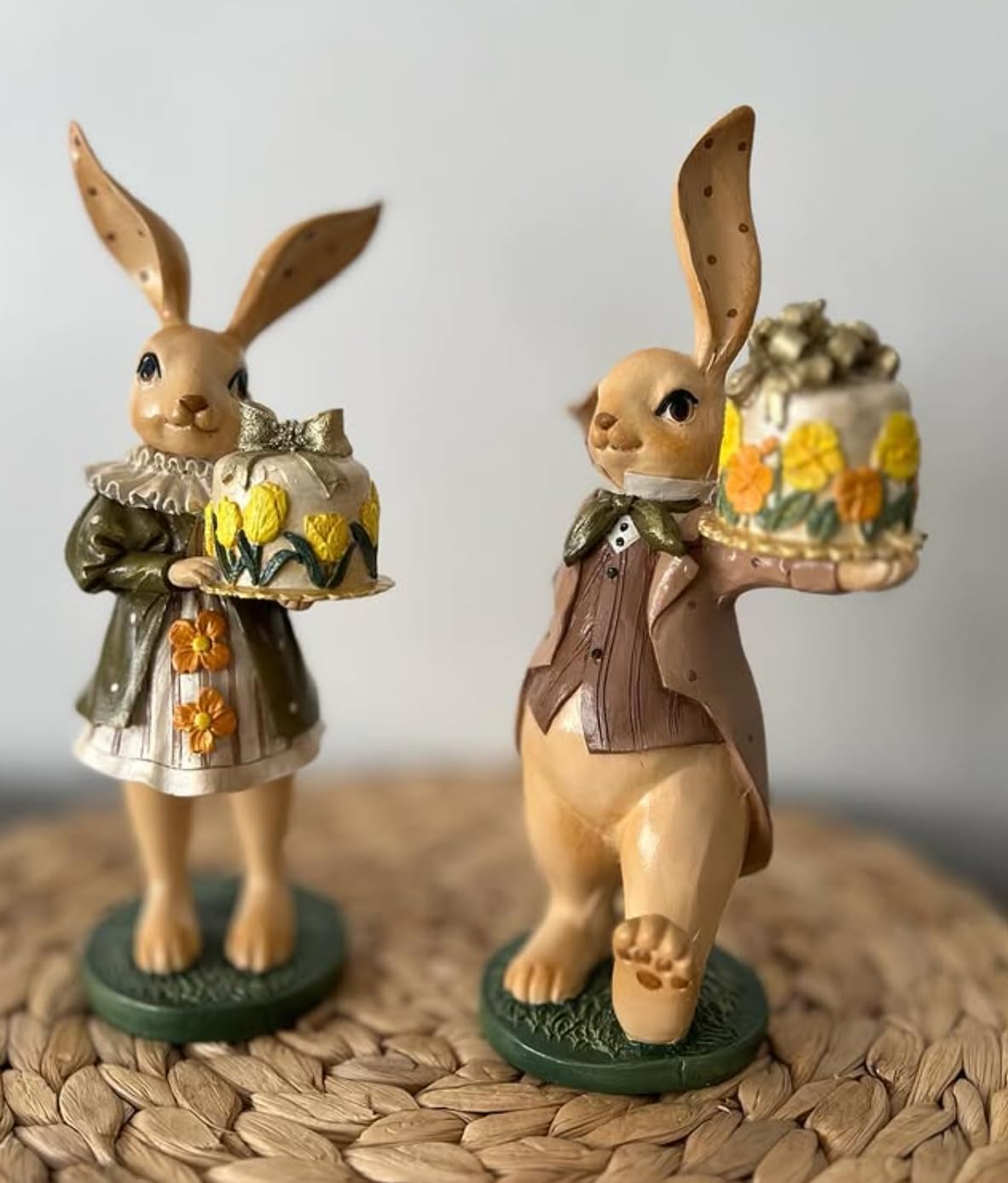 Set of 2 Rabbit Figurines Holding Cake, Adorable Bunny Dessert Statues, Rabbit Cake Figurine, Bunny Holding Cake, Bunny Statue, Rabbit Decor, Rabbit Statue, Bunny Decor