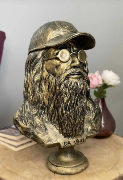 Statua moderna di busto di Da Vinci con berretto e occhiali, Statua di busto di Da Vinci, Busto di Da Vinci, Testa di Da Vinci in poliestere, Scultura di Da Vinci