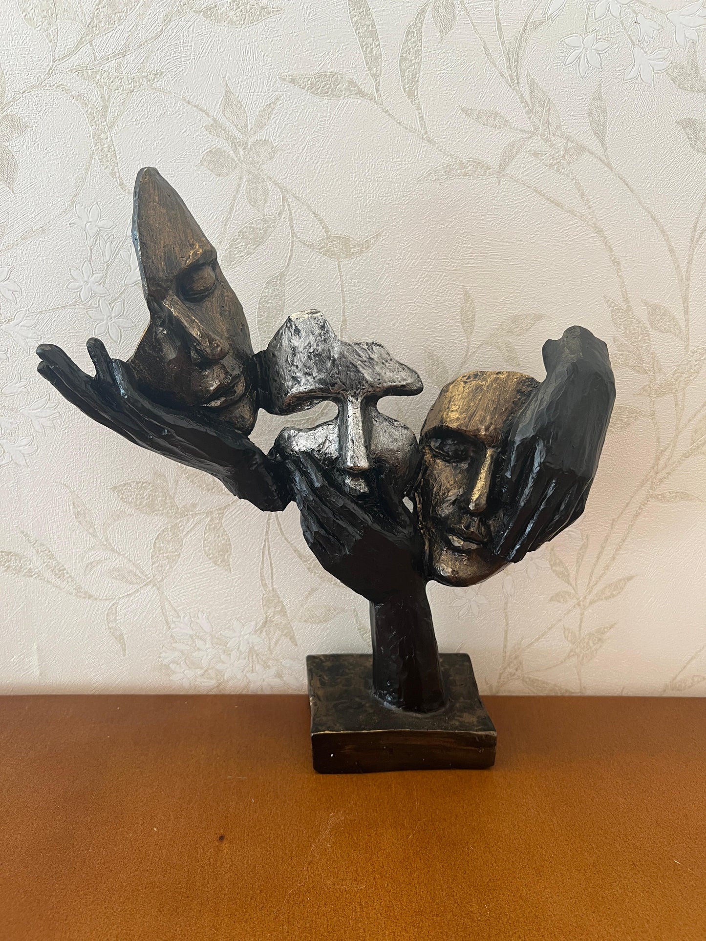 Abstract Three Face On Hand Statue, Tabletop Art Decor, Modern Face Sculpture, Abstract Design Decor, Face Sculpture, Face Statue, Face Decor, Face Objects, Face Figurine