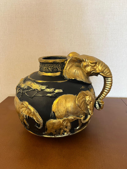 Elefantenvase, handgefertigtes Safari-Dekor, Wildlife Art Decor, Elefanten-Henkelvase, exotisches Wohndekor, Elefantenvase-Dekor, afrikanische Vase, Wildlife Vase