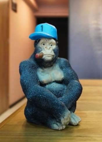Smoking Gorilla Statue with Cap, Cool Gorilla Smoking Pipe Decor, Urban Style Gorilla Statue with Hat, Gorilla Statue with Cigarette and Cap