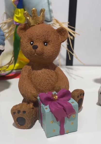 Gift Wrapped Bear Statue, Crowned Bear Figurine, Handmade Gift Bear Statue, Crowned Bear Statue, Handmade Bear Statue, Crowned Bear Decor, Crowned Bear Sculpture, Gift Wrapped Bear Decor