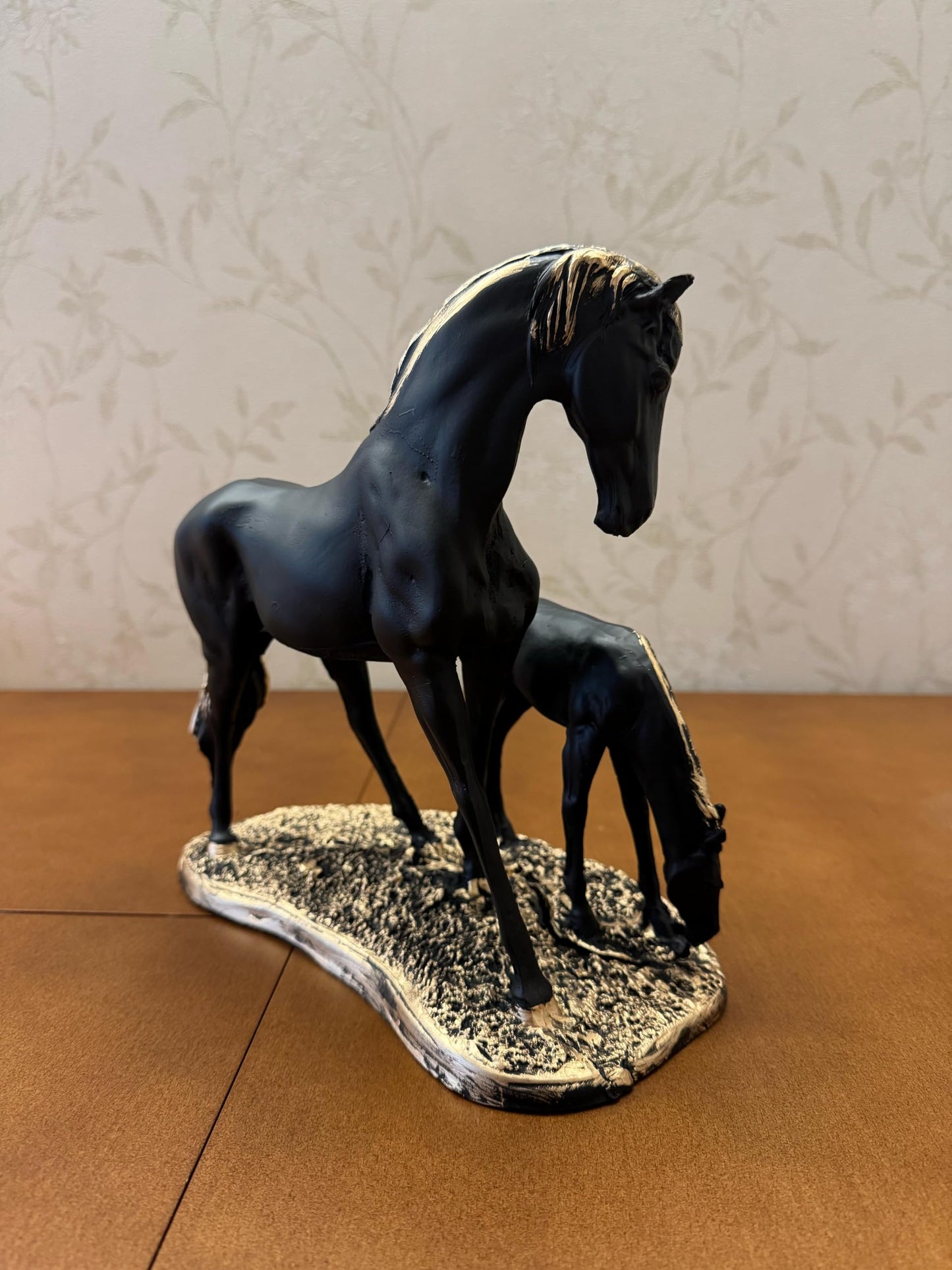 Elegant Horse Decor Statue, Mother and Foal Sculpture, Horse Lover Gift Idea, Animal Figurines For Table Decor, Luxury Horse Decor Figurine