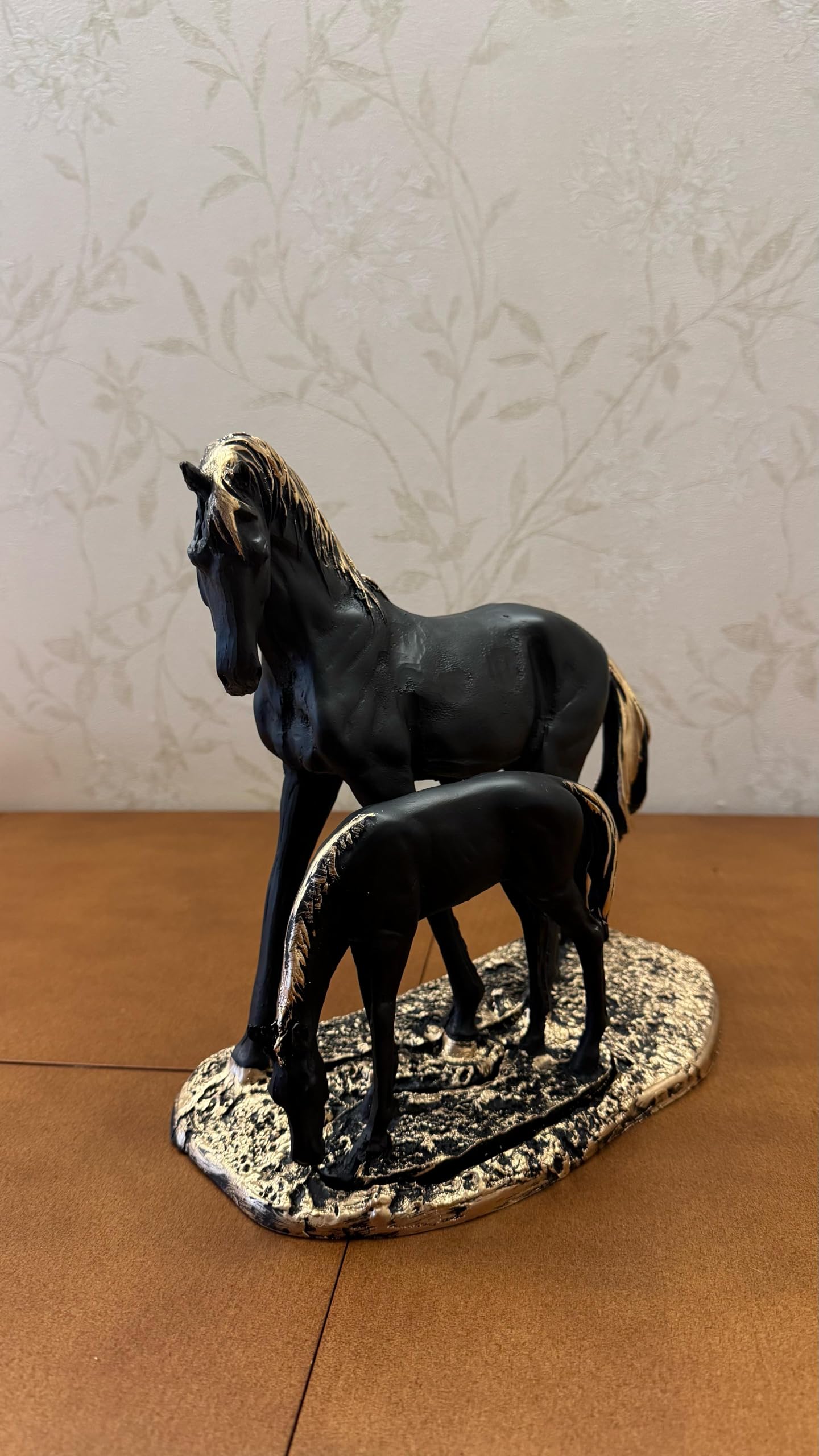 Elegant Horse Decor Statue, Mother and Foal Sculpture, Horse Lover Gift Idea, Animal Figurines For Table Decor, Luxury Horse Decor Figurine