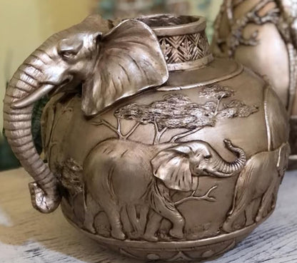 Elefantenvase, handgefertigtes Safari-Dekor, Wildlife Art Decor, Elefanten-Henkelvase, exotisches Wohndekor, Elefantenvase-Dekor, afrikanische Vase, Wildlife Vase