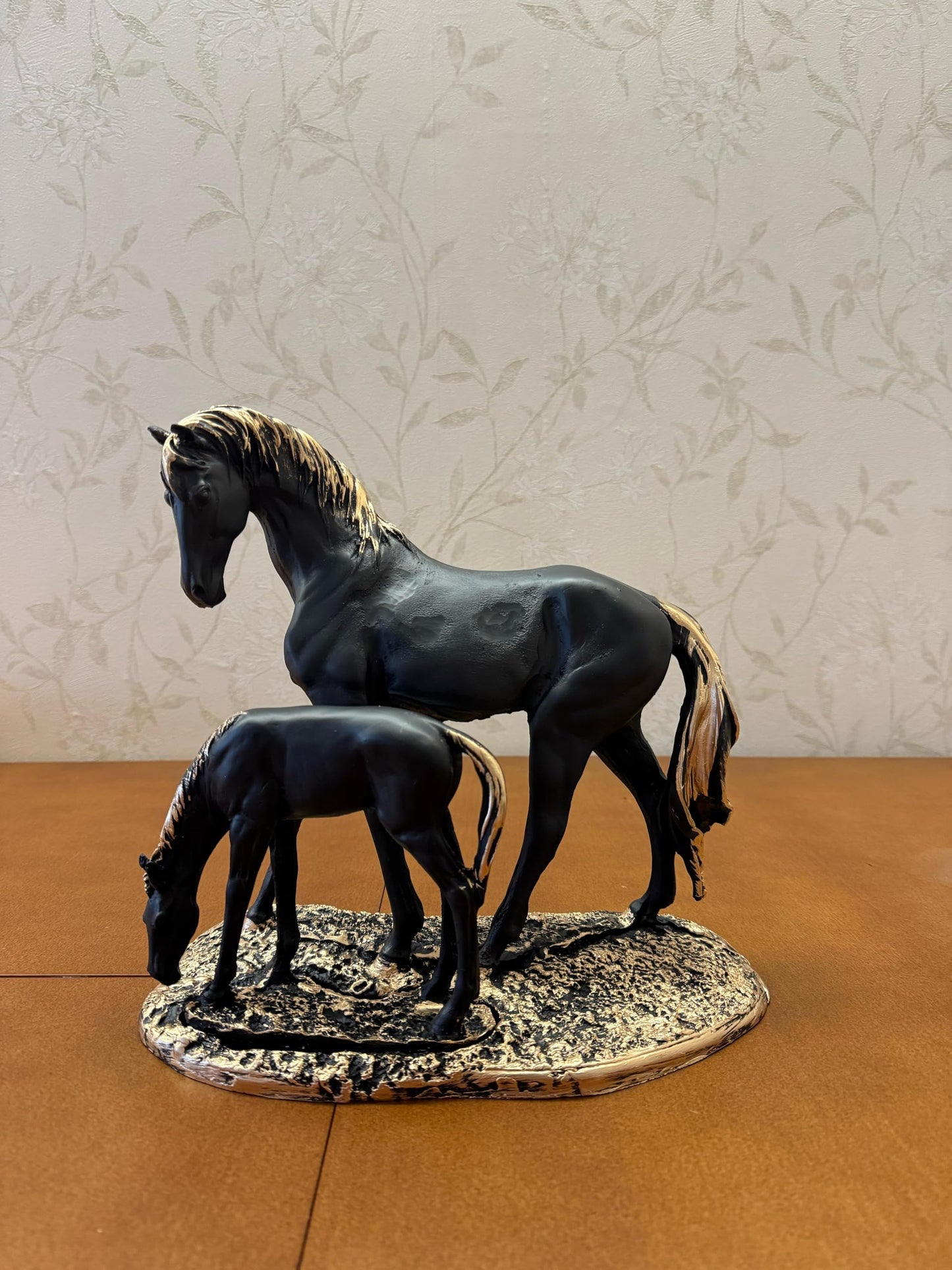 Elegant Horse Decor Statue, Mother and Foal Sculpture, Horse Lover Gift Idea, Animal Figurines For Table Decor, Luxury Horse Decor Figurine