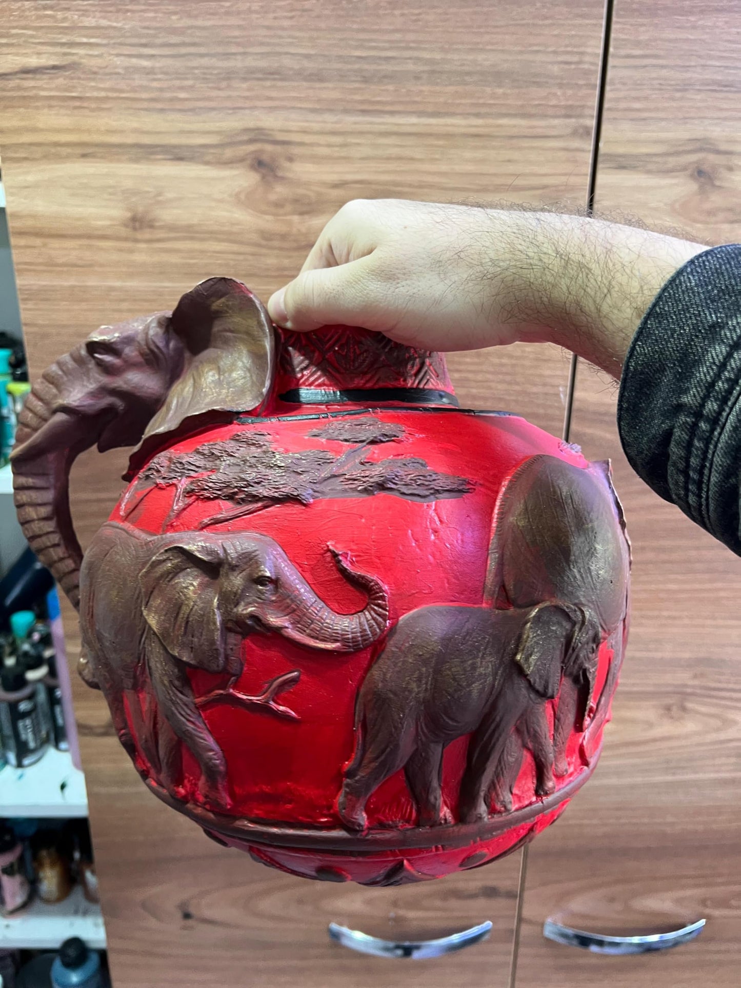 Elefantenvase, handgefertigtes Safari-Dekor, Wildlife Art Decor, Elefanten-Henkelvase, exotisches Wohndekor, Elefantenvase-Dekor, afrikanische Vase, Wildlife Vase