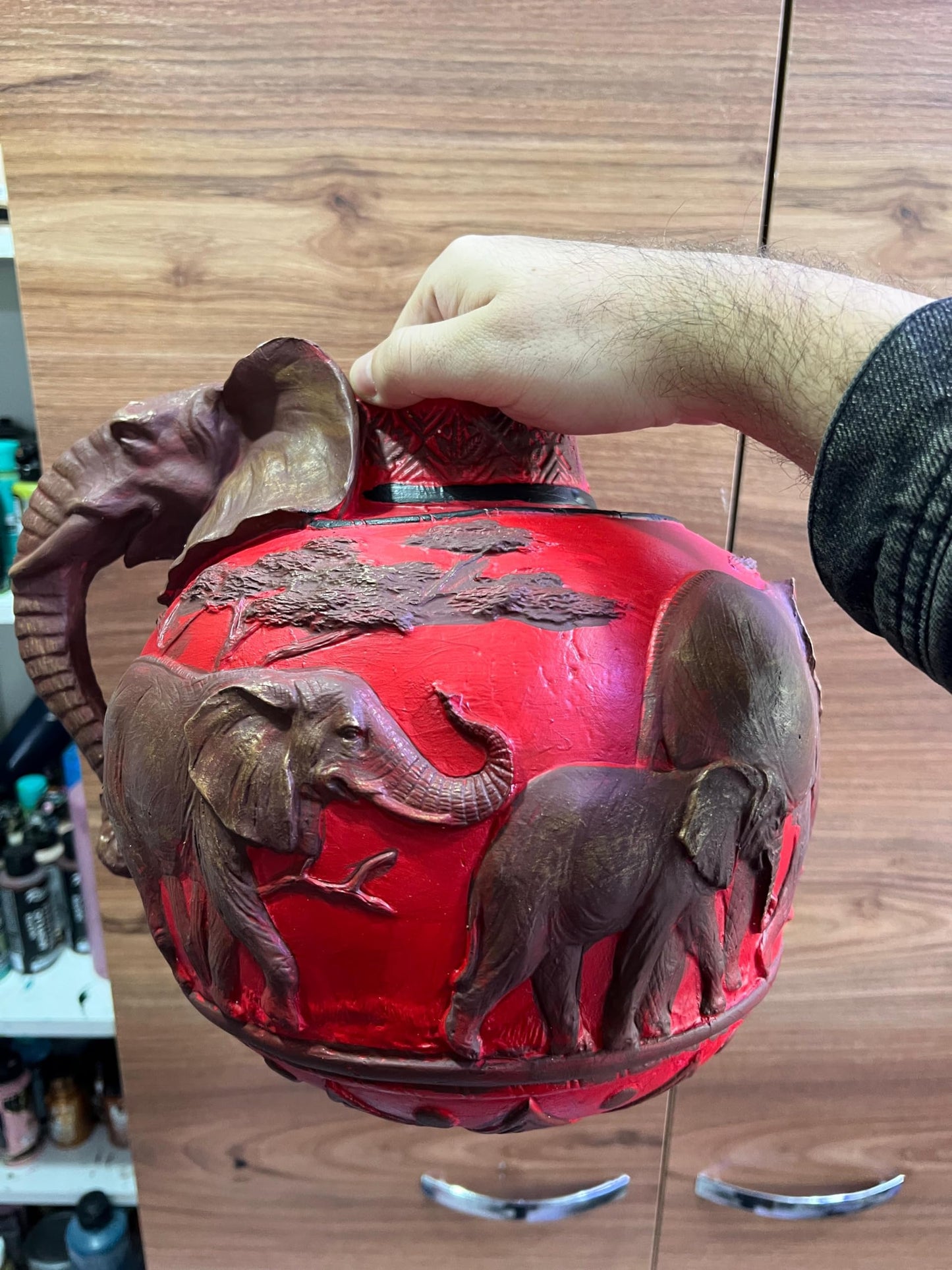Elefantenvase, handgefertigtes Safari-Dekor, Wildlife Art Decor, Elefanten-Henkelvase, exotisches Wohndekor, Elefantenvase-Dekor, afrikanische Vase, Wildlife Vase