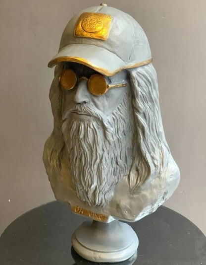Statua moderna di busto di Da Vinci con berretto e occhiali, Statua di busto di Da Vinci, Busto di Da Vinci, Testa di Da Vinci in poliestere, Scultura di Da Vinci
