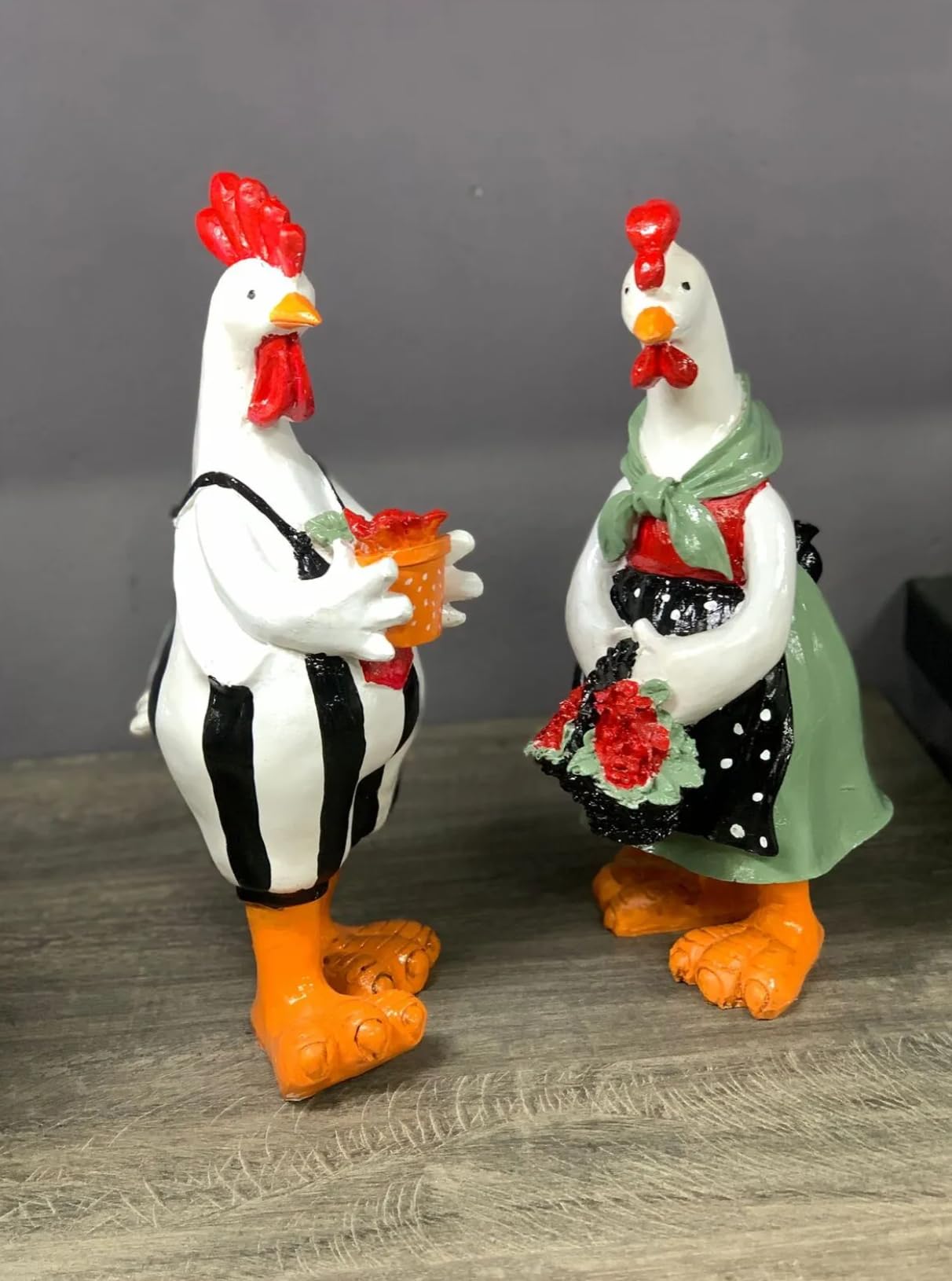 Farmhouse Chicken Decor, Charming Rooster and Hen Figurines Holding Flowers, Flower Holding Rooster, Cute Chicken Statues, Chicken Statue, Cockerel Decor, Cockerel Statue