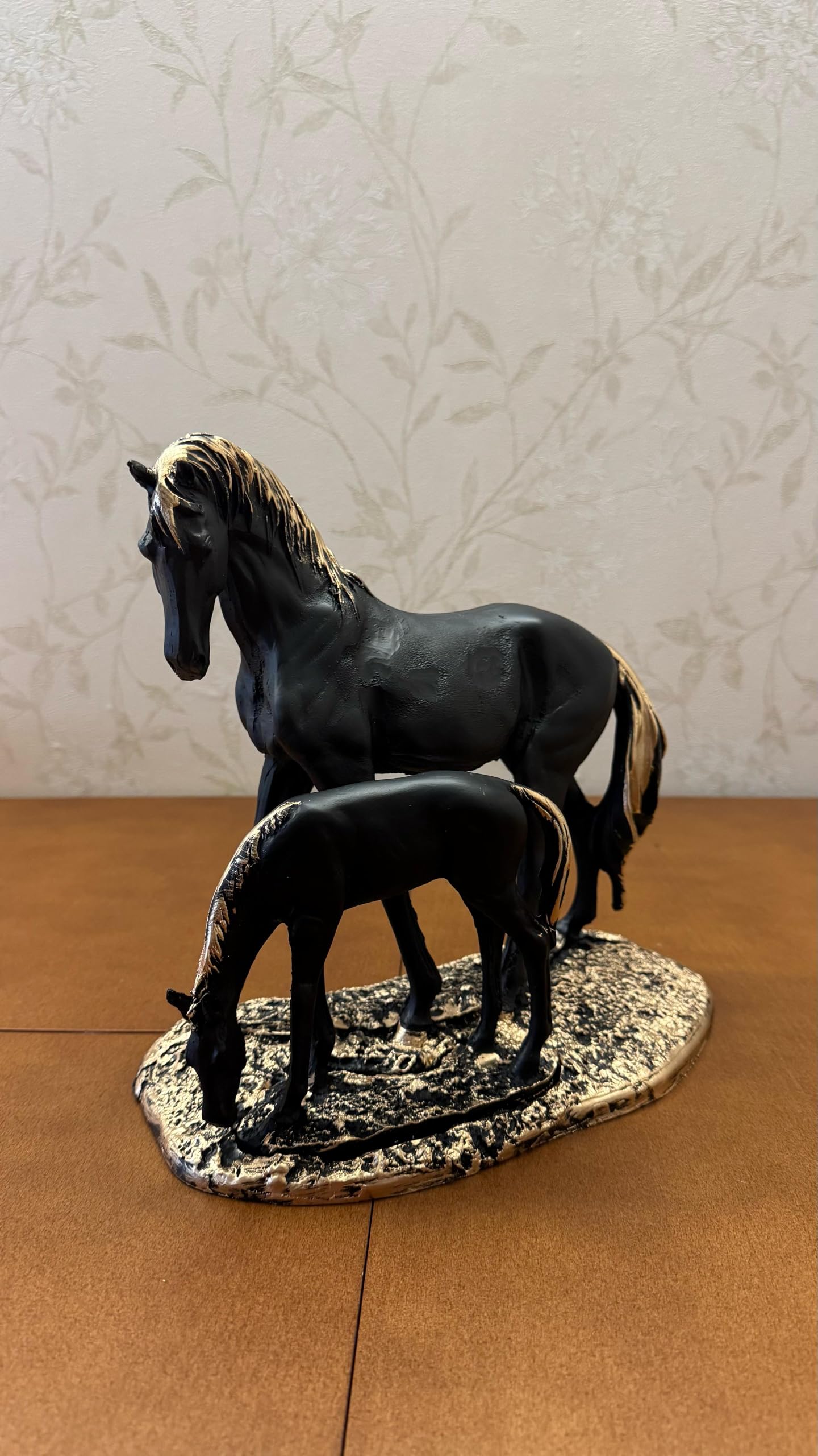 Elegant Horse Decor Statue, Mother and Foal Sculpture, Horse Lover Gift Idea, Animal Figurines For Table Decor, Luxury Horse Decor Figurine