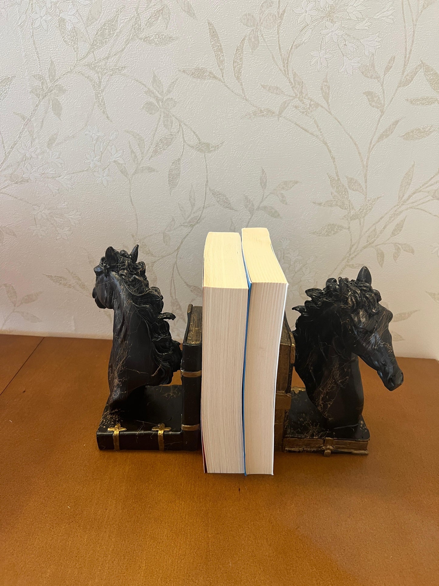 Elegant Horse Bookends, Horse Bookends Decor, Horse Head Bookshelf Decor, Stylish Bookends Gift, Polyester Bookend Set,Horse Statue Bookends