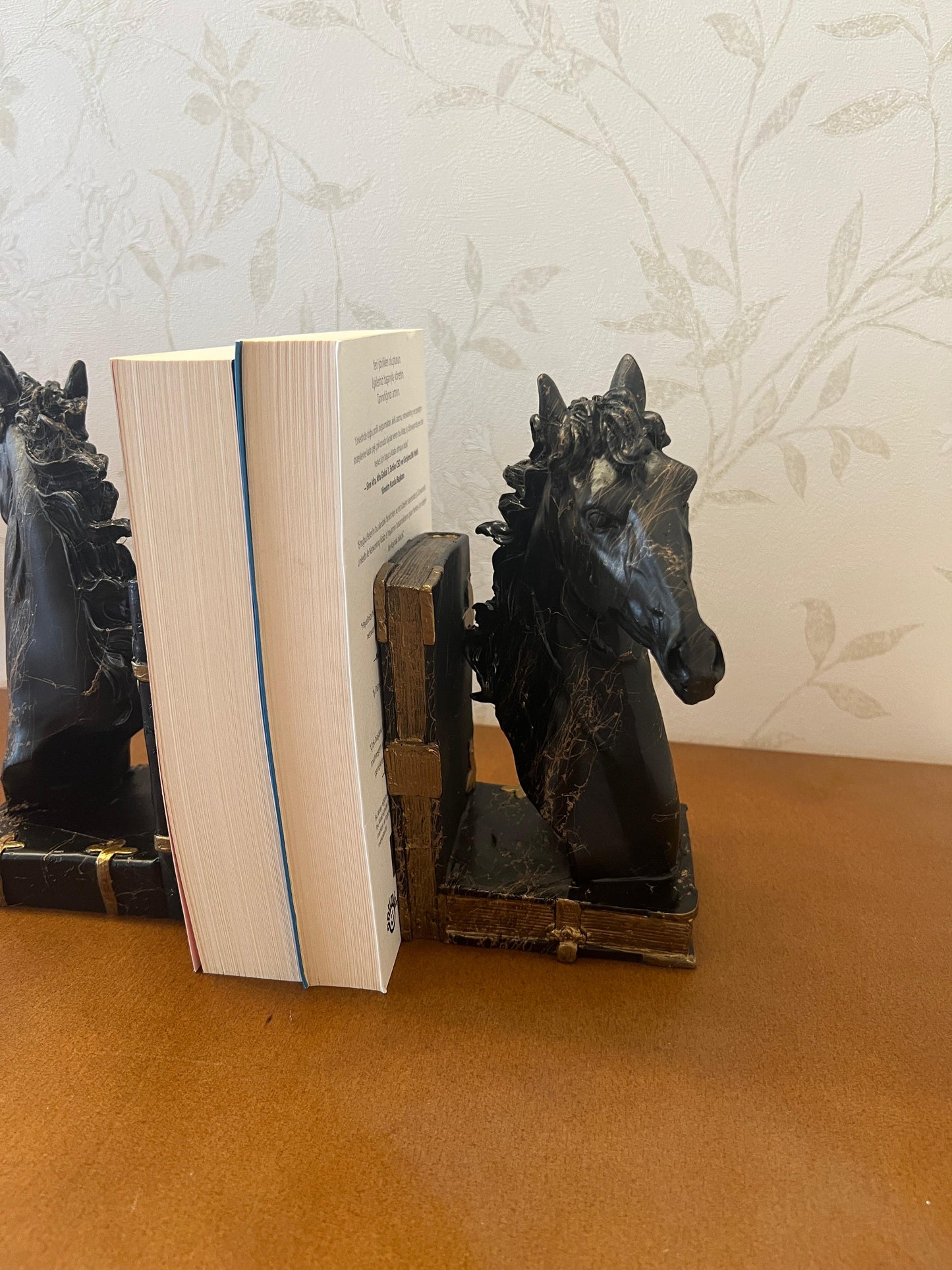 Elegant Horse Bookends, Horse Bookends Decor, Horse Head Bookshelf Decor, Stylish Bookends Gift, Polyester Bookend Set,Horse Statue Bookends