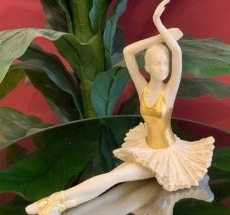 Handgefertigte Balletttänzerin-Statue, Ballerina-Skulptur, Balletttänzerin-Tischdekoration, Dekorative Ballerina-Figur als Geschenk, Ballett-Dekor, Ballerina-Dekor, Ballerina-Statue