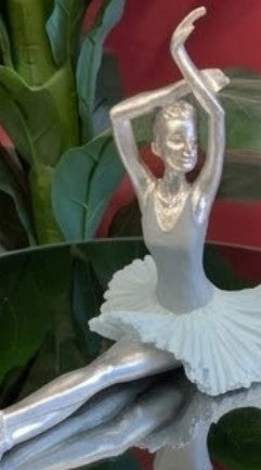 Handgefertigte Balletttänzerin-Statue, Ballerina-Skulptur, Balletttänzerin-Tischdekoration, Dekorative Ballerina-Figur als Geschenk, Ballett-Dekor, Ballerina-Dekor, Ballerina-Statue