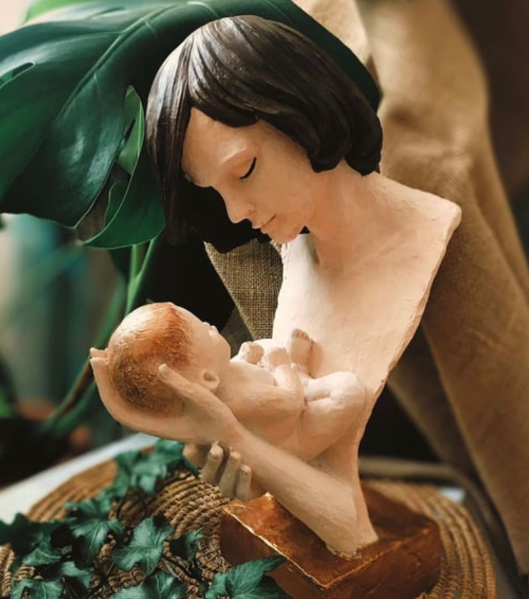 Mother and Baby Statue, Loving Mother and Infant Sculpture, Modern Motherhood Sculpture, Mother with Newborn Statue, Mom Holding Baby Statue