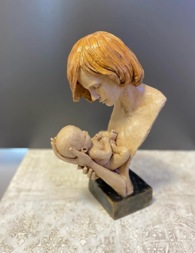 Mother and Baby Statue, Loving Mother and Infant Sculpture, Modern Motherhood Sculpture, Mother with Newborn Statue, Mom Holding Baby Statue