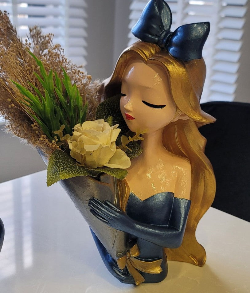 Handmade Girl Holding Flowers Decor, Handmade Girl Statue with Flower Bouquet Decor, Handmade Girl Statue, Handmade Girl Statue, Girl Decor