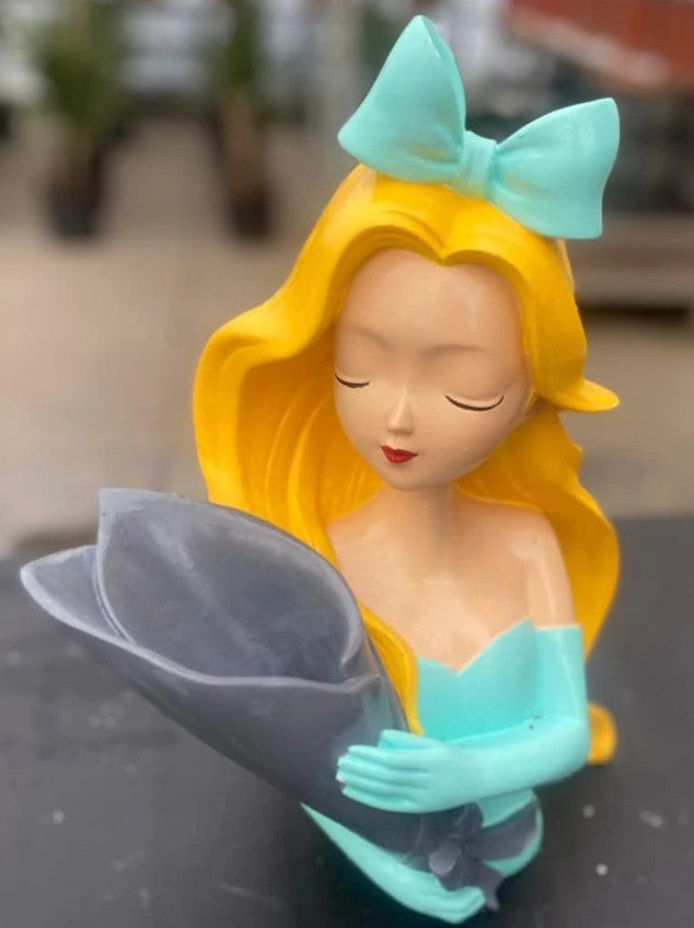 Handmade Girl Holding Flowers Decor, Handmade Girl Statue with Flower Bouquet Decor, Handmade Girl Statue, Handmade Girl Statue, Girl Decor