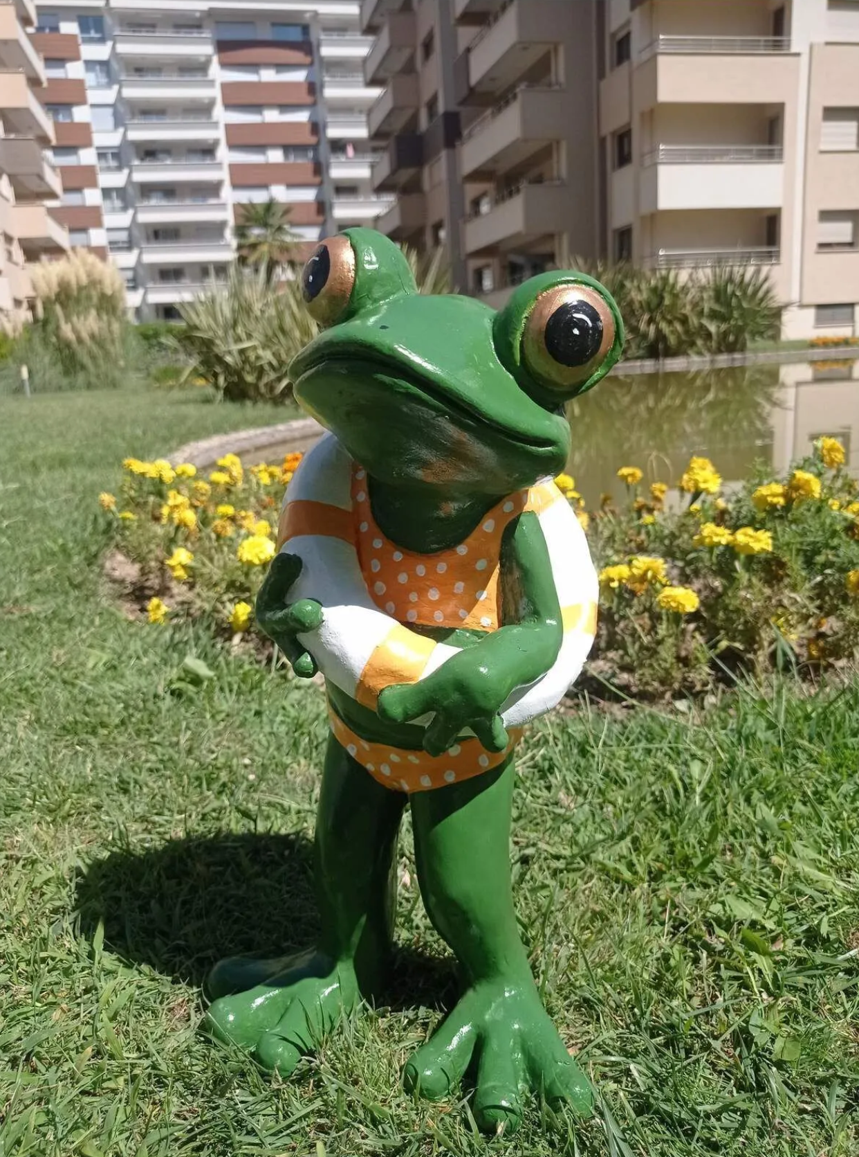Frog Garden Statue, Summer Frog Garden Statue, Polyester Frog Garden Statue, Hand Painted Frog Statue, Outdoor Frog Garden Sculpture