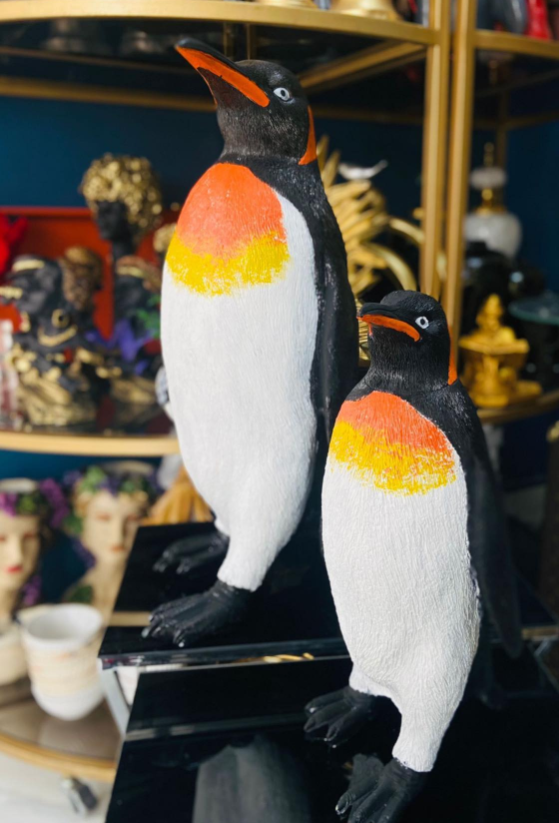 Realistic Penguin Statue Set, Handcrafted Penguin Statue, Large and Small Penguin Statues, King Penguin Figurine Set, Arctic Penguin Statue