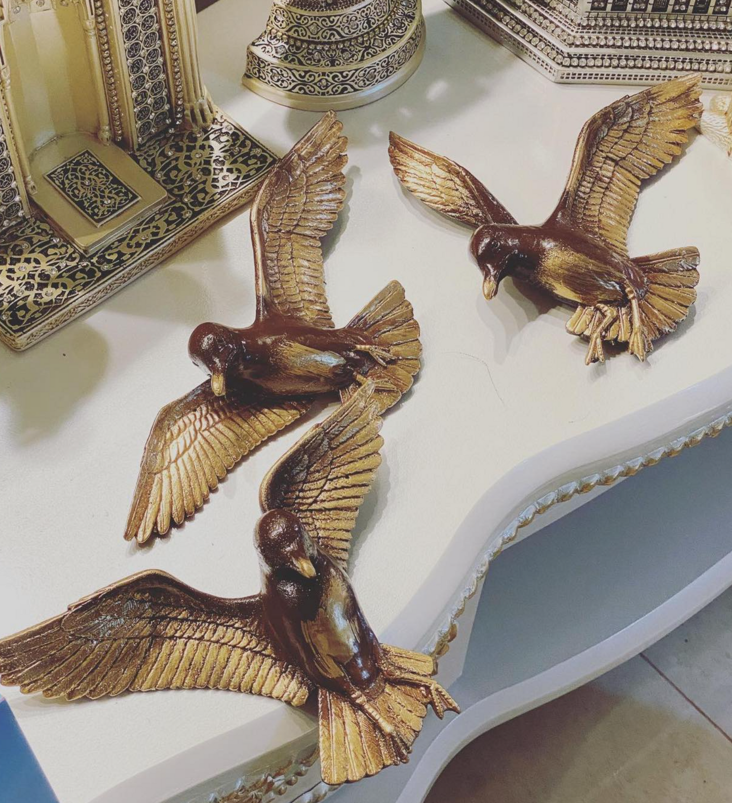 Flying Bird Wall Decor Set, Wall Mounted Bird Sculpture Trio, Set of 3 Bird Wall Hangings, Polyester Bird Wall Art Set, Bird Trio Wall Decor