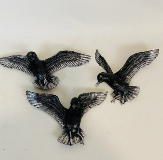Flying Bird Wall Decor Set, Wall Mounted Bird Sculpture Trio, Set of 3 Bird Wall Hangings, Polyester Bird Wall Art Set, Bird Trio Wall Decor