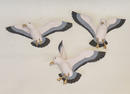Flying Bird Wall Decor Set, Wall Mounted Bird Sculpture Trio, Set of 3 Bird Wall Hangings, Polyester Bird Wall Art Set, Bird Trio Wall Decor