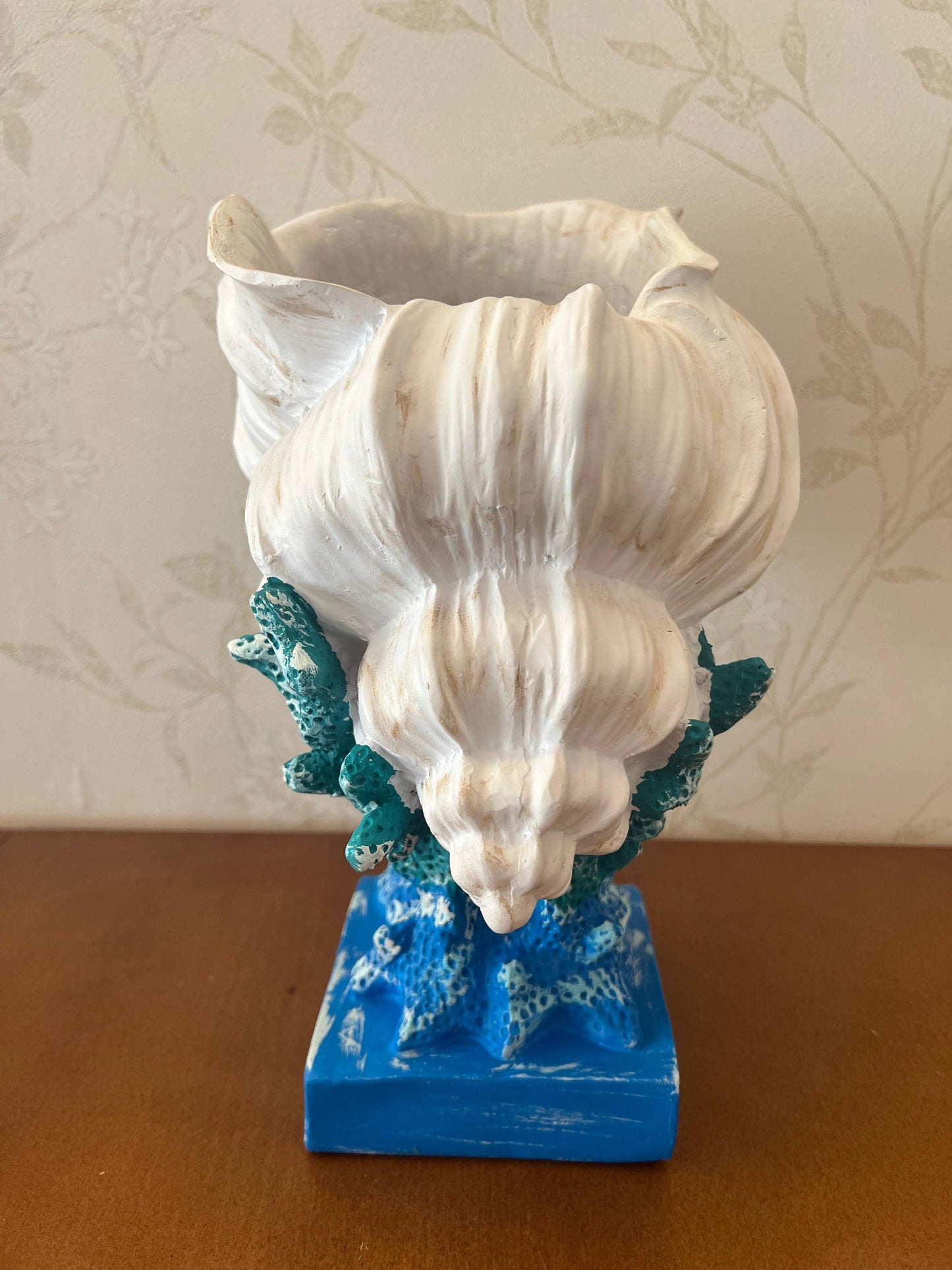 Seashell Vase with Coral Base, Seashell Flower Vase, Seashell Vase, Modern Coastal Shell Vase, Ocean Home Decor, Nautical Decor, Ocean Vase