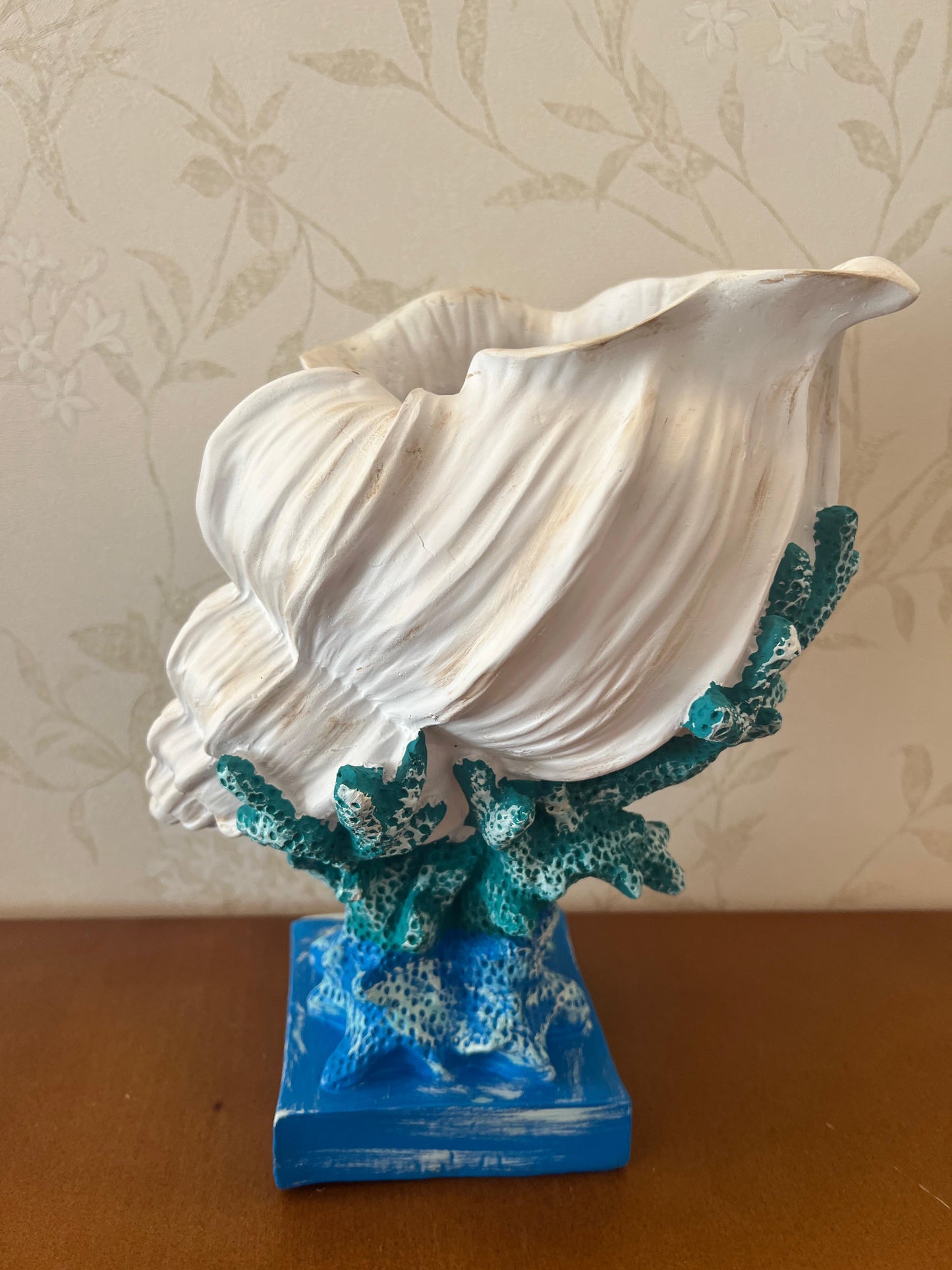 Seashell Vase with Coral Base, Seashell Flower Vase, Seashell Vase, Modern Coastal Shell Vase, Ocean Home Decor, Nautical Decor, Ocean Vase