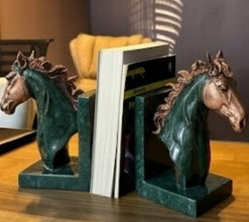 Elegant Horse Bookends, Horse Bookends Decor, Horse Head Bookshelf Decor, Stylish Bookends Gift, Polyester Bookend Set,Horse Statue Bookends