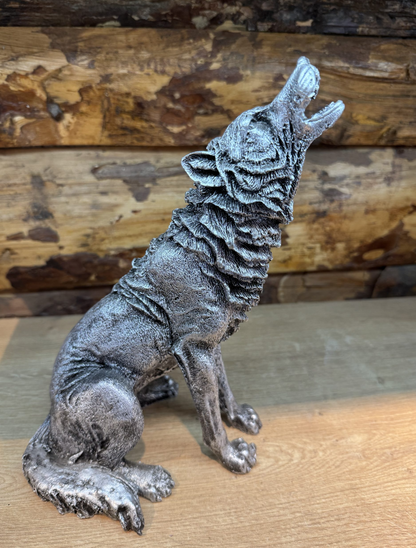Majestic Howling Wolf Statue, Elegant Wolf Sculpture, Howling Wolf Figurine Decor, Animal Themed Wolf Figurine, Wolf Figure Home Decor