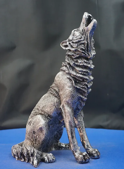 Majestic Howling Wolf Statue, Elegant Wolf Sculpture, Howling Wolf Figurine Decor, Animal Themed Wolf Figurine, Wolf Figure Home Decor