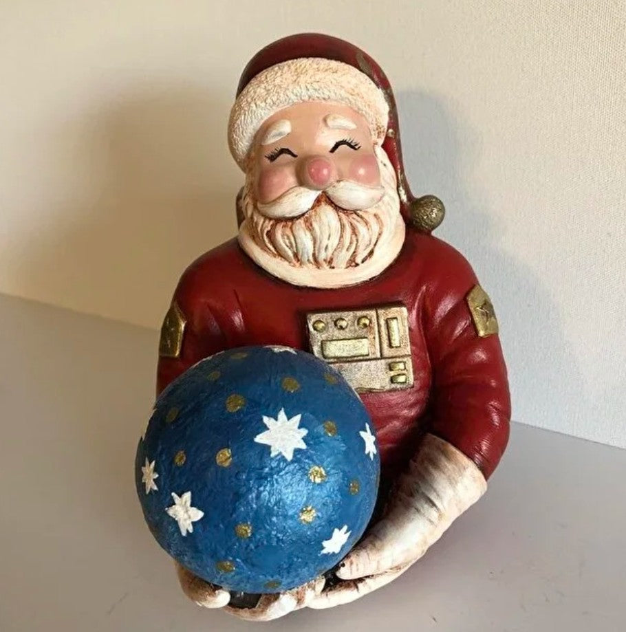 Handmade Astronaut Santa Claus Decor, Handmade Santa Claus Astronaut, Astronaut Santa Statue, Astronaut Santa Claus Decor, Santa Claus
