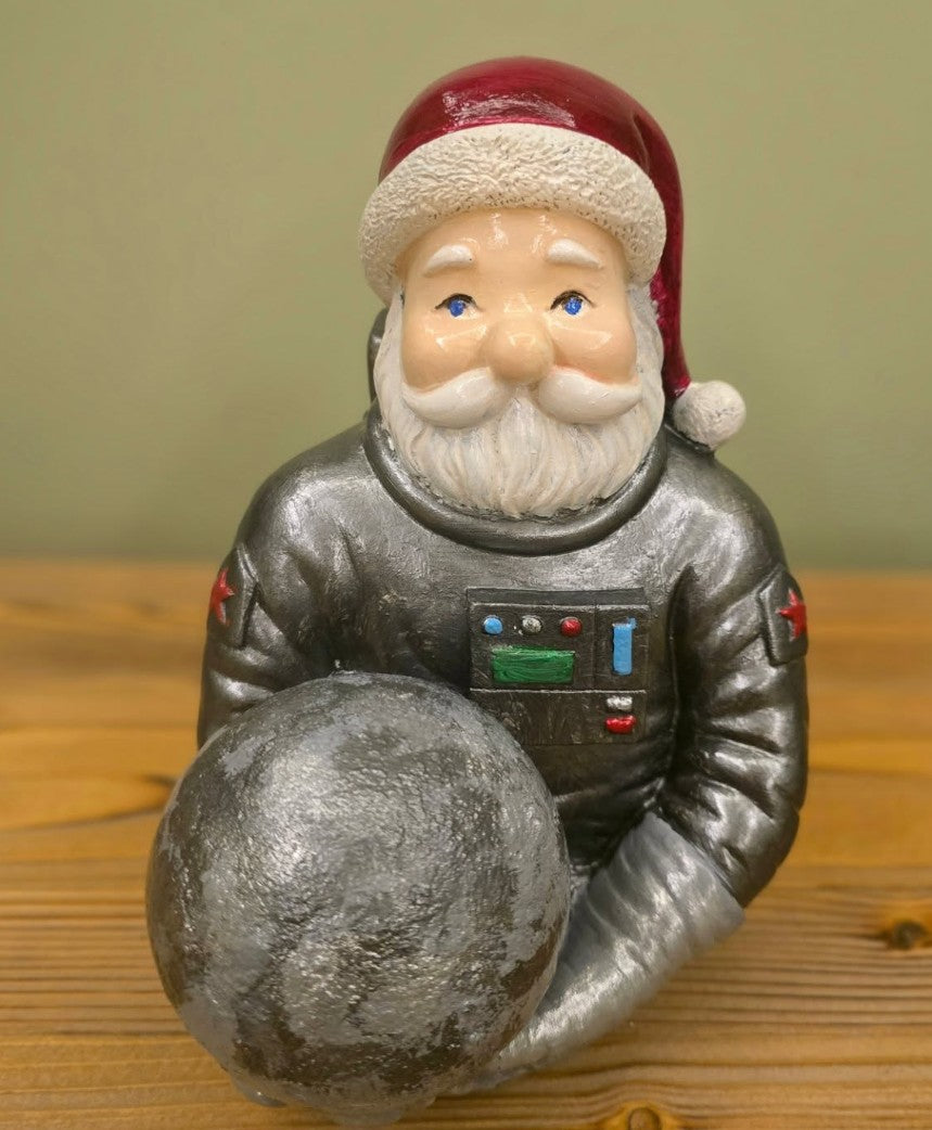 Handmade Astronaut Santa Claus Decor, Handmade Santa Claus Astronaut, Astronaut Santa Statue, Astronaut Santa Claus Decor, Santa Claus