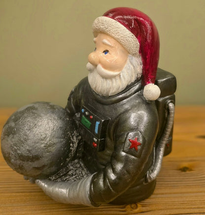Handmade Astronaut Santa Claus Decor, Handmade Santa Claus Astronaut, Astronaut Santa Statue, Astronaut Santa Claus Decor, Santa Claus